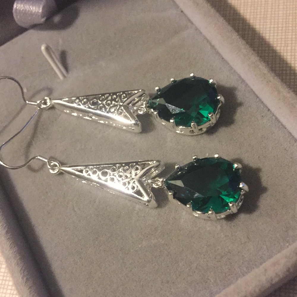 Stylish greenTopaz created stone earrings artwork